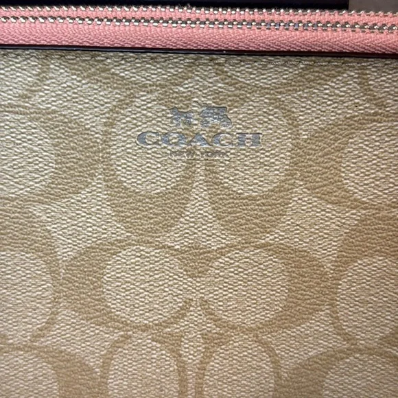 🤎🩷COACH🤎🩷Tan & Salmon Signature Coated Canvas Double Zip Wallet/EUC - Picture 4 of 16